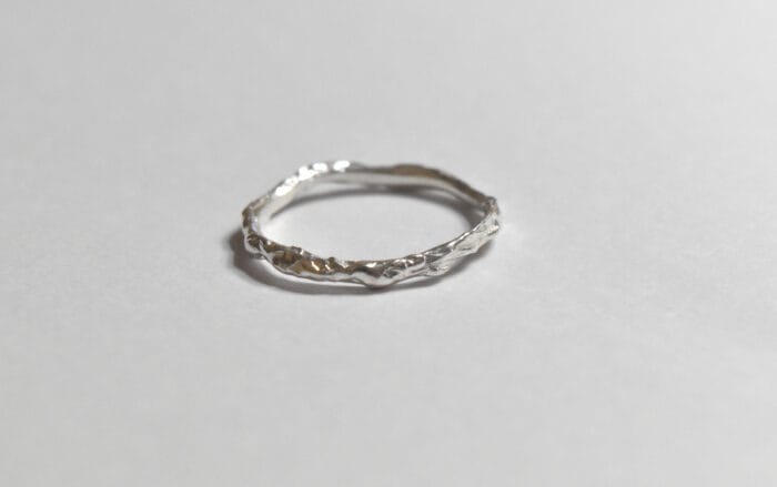 Smulkus sidabro žiedas – Paveikslėlis 2