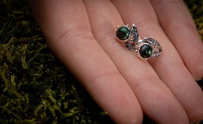 Botaniniai auskarai su eklogito akmenimis – Paveikslėlis 3