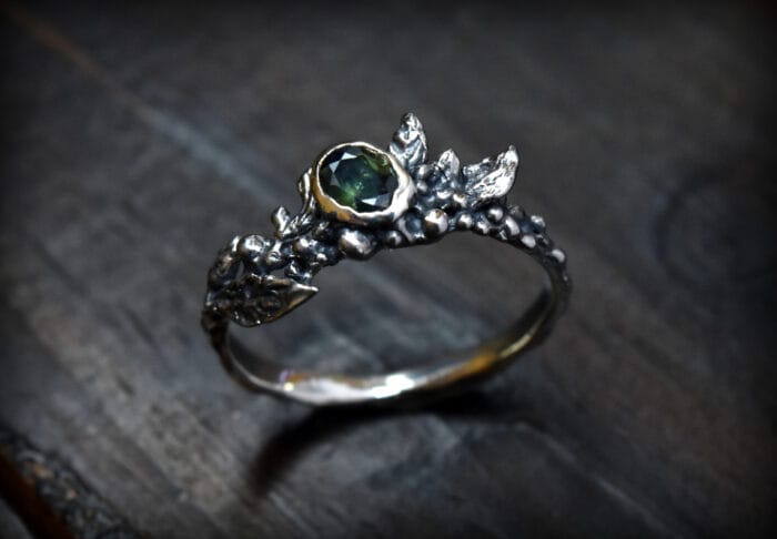 0649fc_5ca0f836cdd0456eae8c35081e5f185amv2.jpg Botaninis žiedas su safyru - Image 1