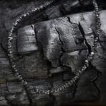 Juodų deimantų vėrinys