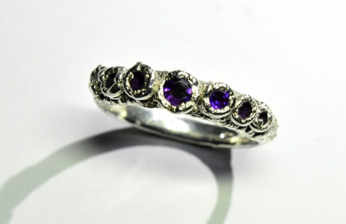 0649fc_86bba8e8c11f4c3ba0c414fc16a863a6mv2.jpg Septyni ametistai - Image 1