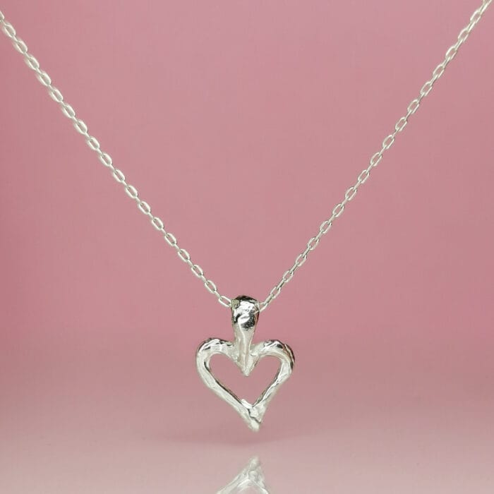 0649fc_937a0454c12e49cdbc6933de00c8fd15mv2.jpg Pikų dama II – Paveikslėlis 1