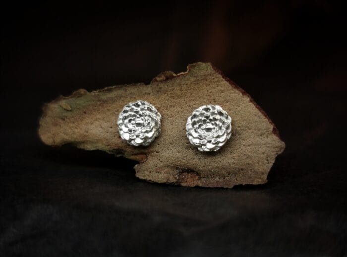 0649fc_a4d0e4bcb66f46f7b9e29c8d12f7f65dmv2.jpg Sidabriniai jurginai - Image 1