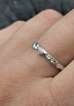 Sidabro žiedas su mažu baltu deimantu – Paveikslėlis 2