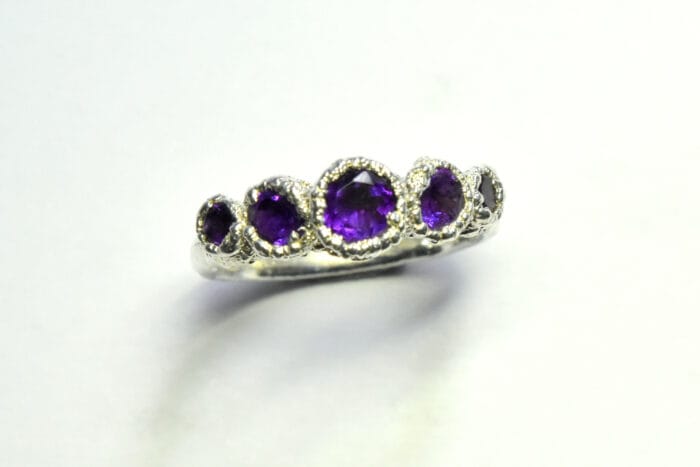 0649fc_bda481aa57614cadba079acbbda4b281mv2.jpg Ametistų žiedas - Image 1