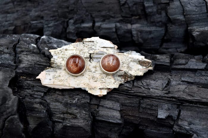 0649fc_bf577c5bd2b14eb1bd07184b61086e8amv2.jpg Auskarai su saulės akmenimis - Image 1