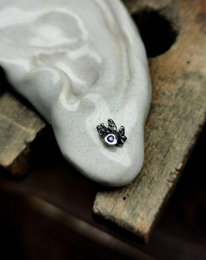 Nedideli safyrų auskarai – Paveikslėlis 2