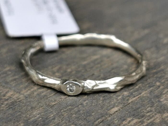Sidabro žiedas su mažu baltu deimantu – Paveikslėlis 3