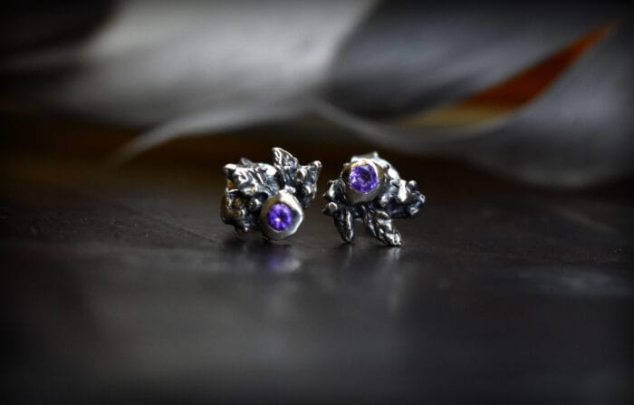 0649fc_f2e0dffda33a42a686ede289bbb851a9mv2.jpg Nedideli ametistų auskarai – Paveikslėlis 1