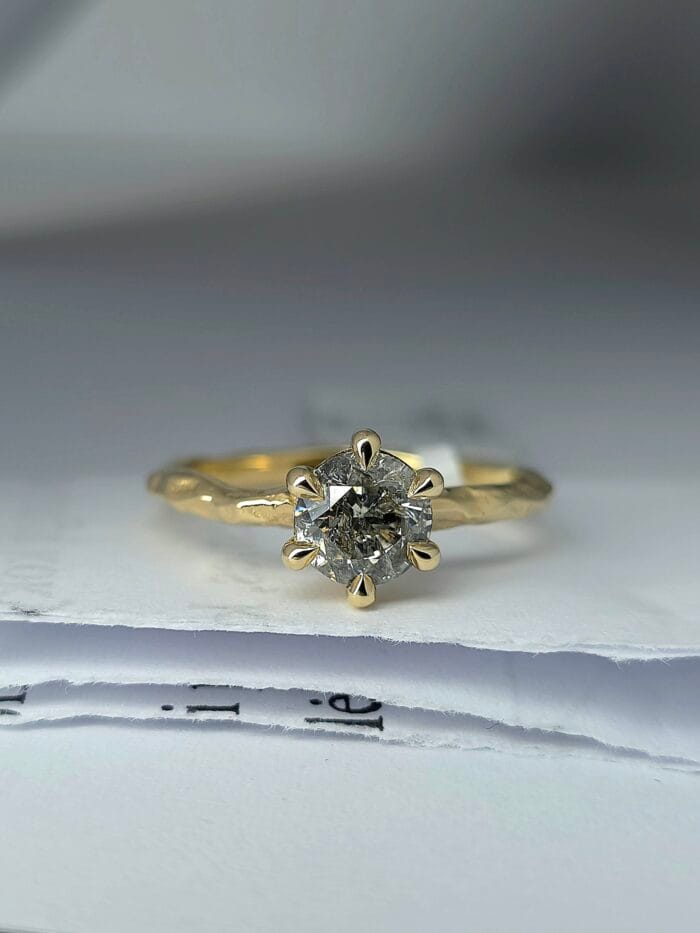 2025/12/10370-scaled.jpg Šviesos šakelė – Paveikslėlis 1